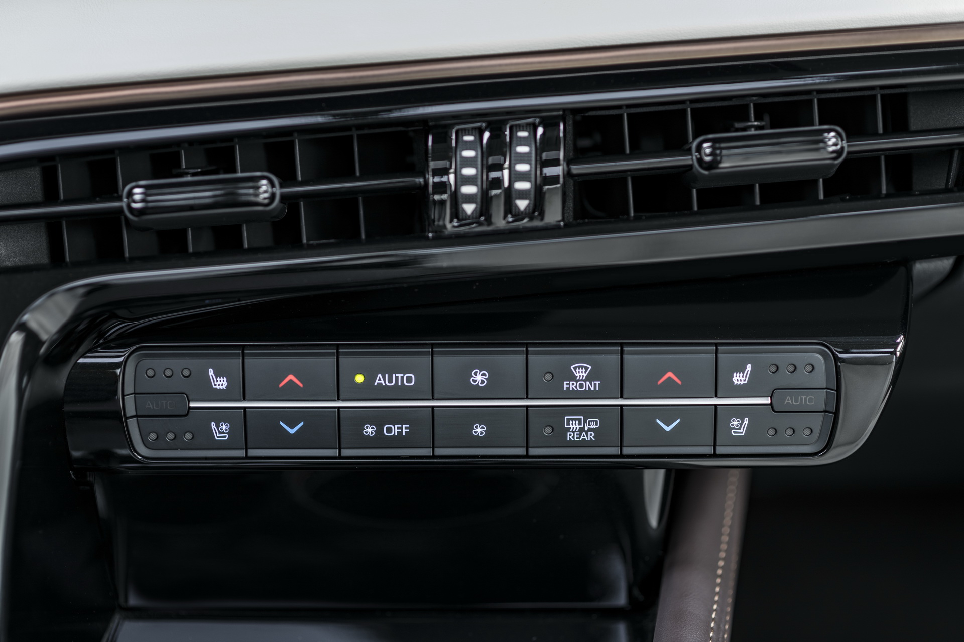Download 2021 Toyota Mirai - Central Console HD Wallpaper 1920x1280 #93