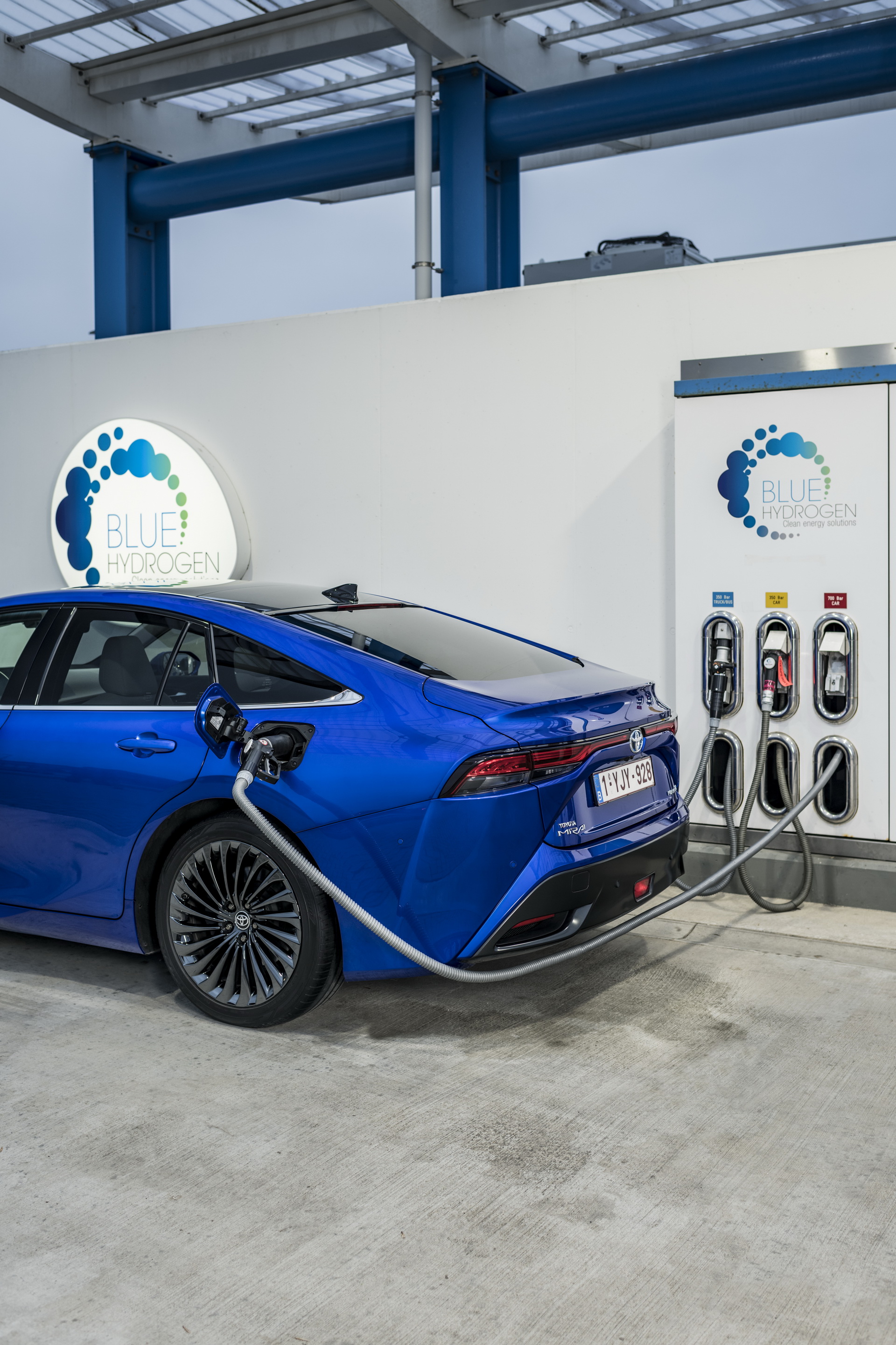 Download 2021 Toyota Mirai - Charging HD Phone Wallpaper 1920x2880 #80