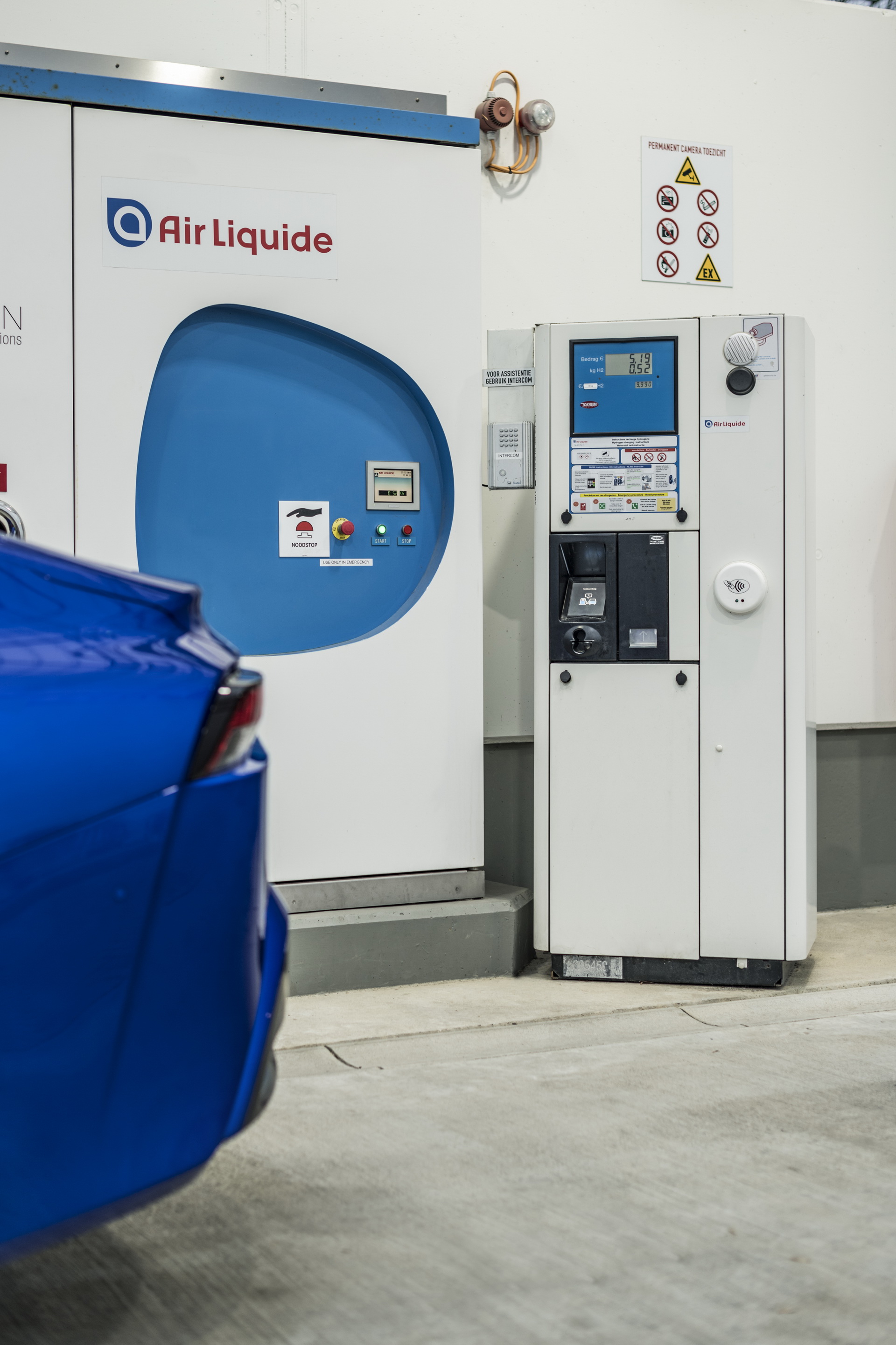 Download 2021 Toyota Mirai - Charging HD Phone Wallpaper 1920x2880 #85