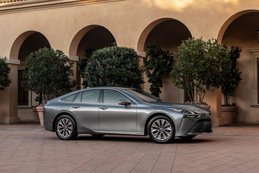 2021 Toyota Mirai FCEV XLE - Front Three-Quarter Wallpaper 850x567 #160