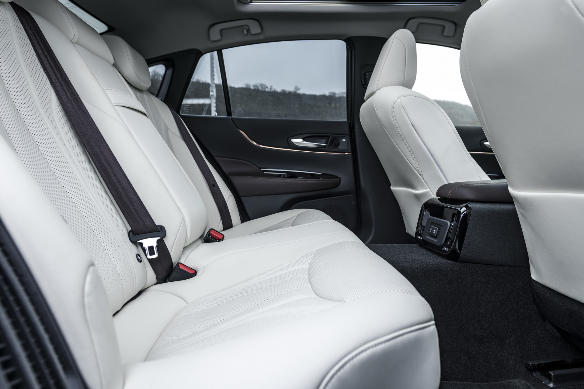 Download 2021 Toyota Mirai - Interior, Rear Seats HD Wallpaper 1920x1280 #89