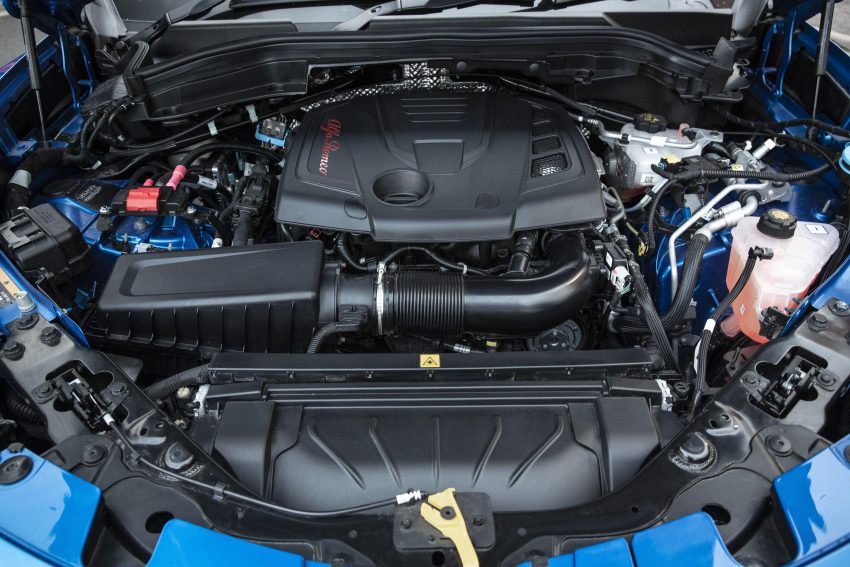 2020 Alfa Romeo Stelvio Veloce - Engine Wallpaper 850x567 #32