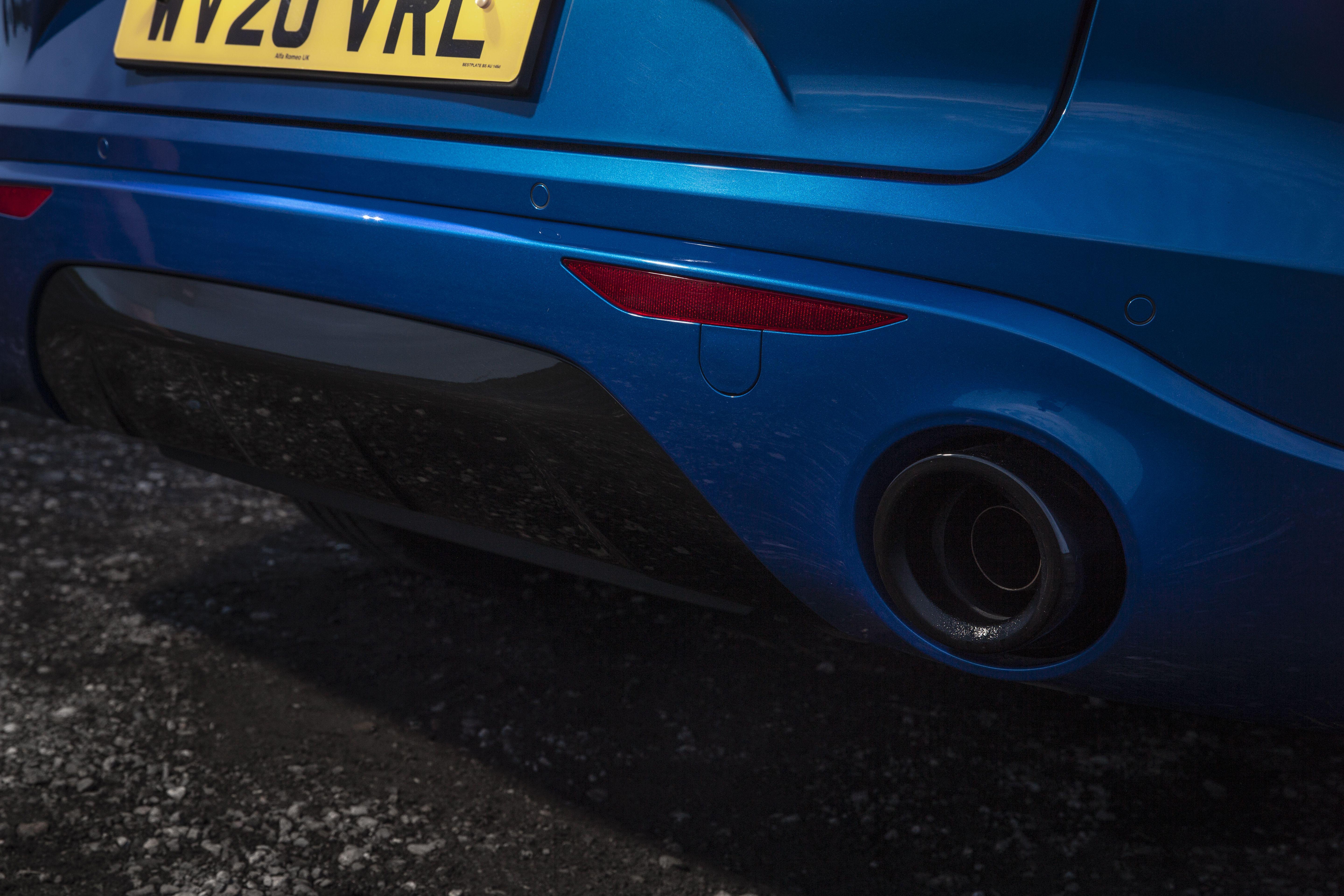 Download 2020 Alfa Romeo Stelvio Veloce - Exhaust HD Wallpaper 5760x3840 #28