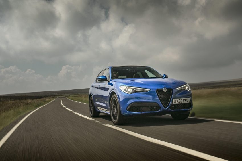 2020 Alfa Romeo Stelvio Veloce - Front Three-Quarter Wallpaper 850x567 #4