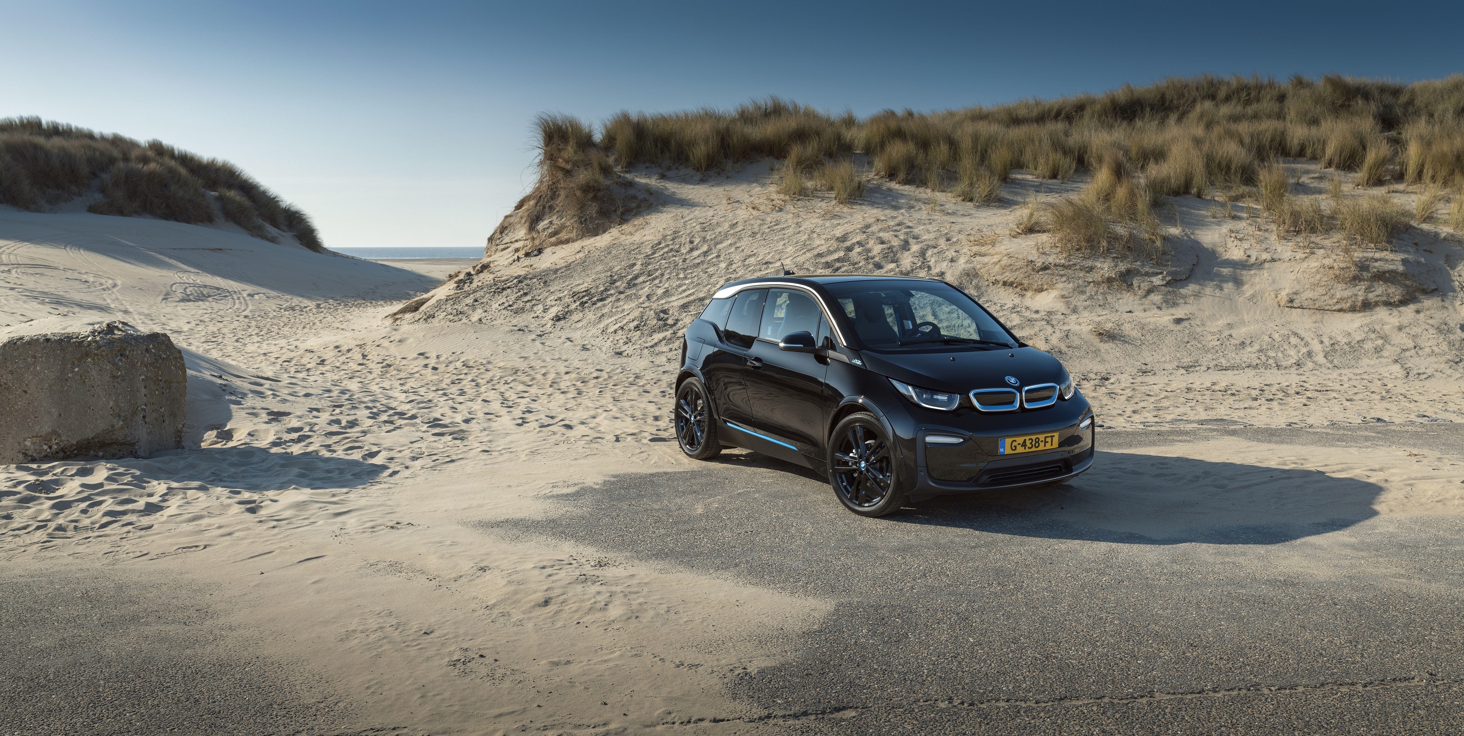 Download 2020 BMW i3 For the Oceans Edition - Front Three-Quarter HD Wallpaper 3000x1508 #3