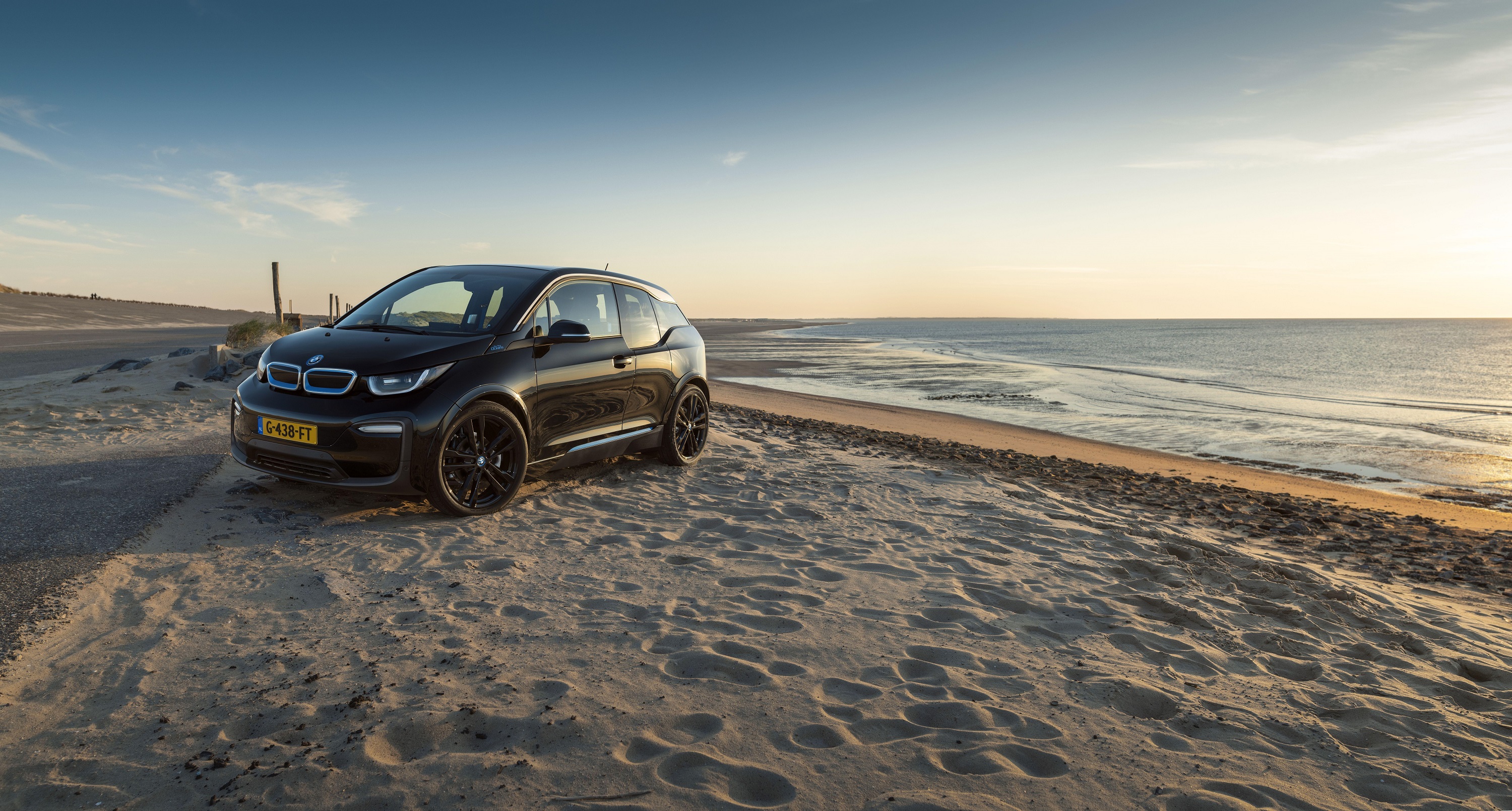 Download 2020 BMW i3 For the Oceans Edition - Front Three-Quarter HD Wallpaper 3000x1610 #4