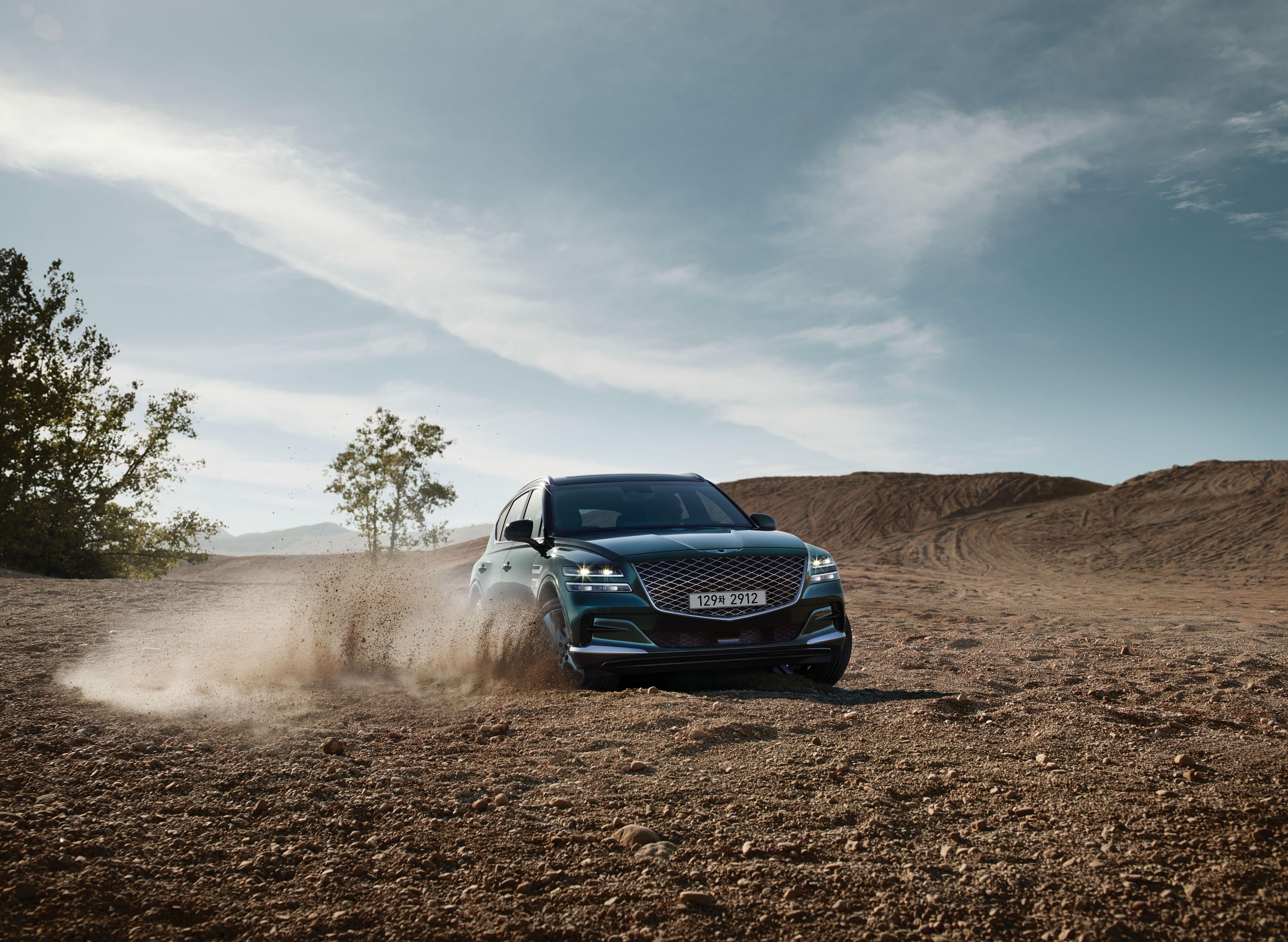 Download 2020 Genesis GV80 - Front HD Wallpaper 2560x1872 #1
