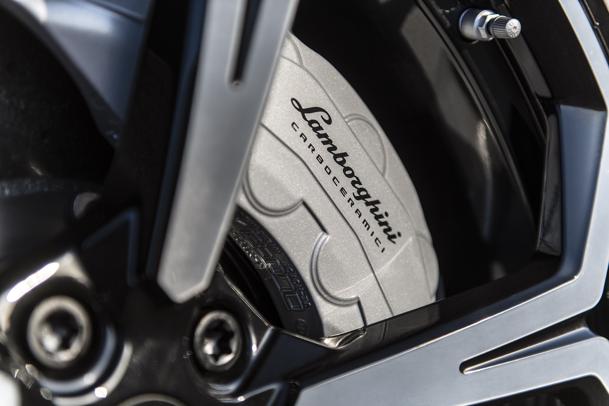 Download 2020 Hennessey Lamborghini Urus HPE750 - Brakes HD Wallpaper 2000x1333 #20