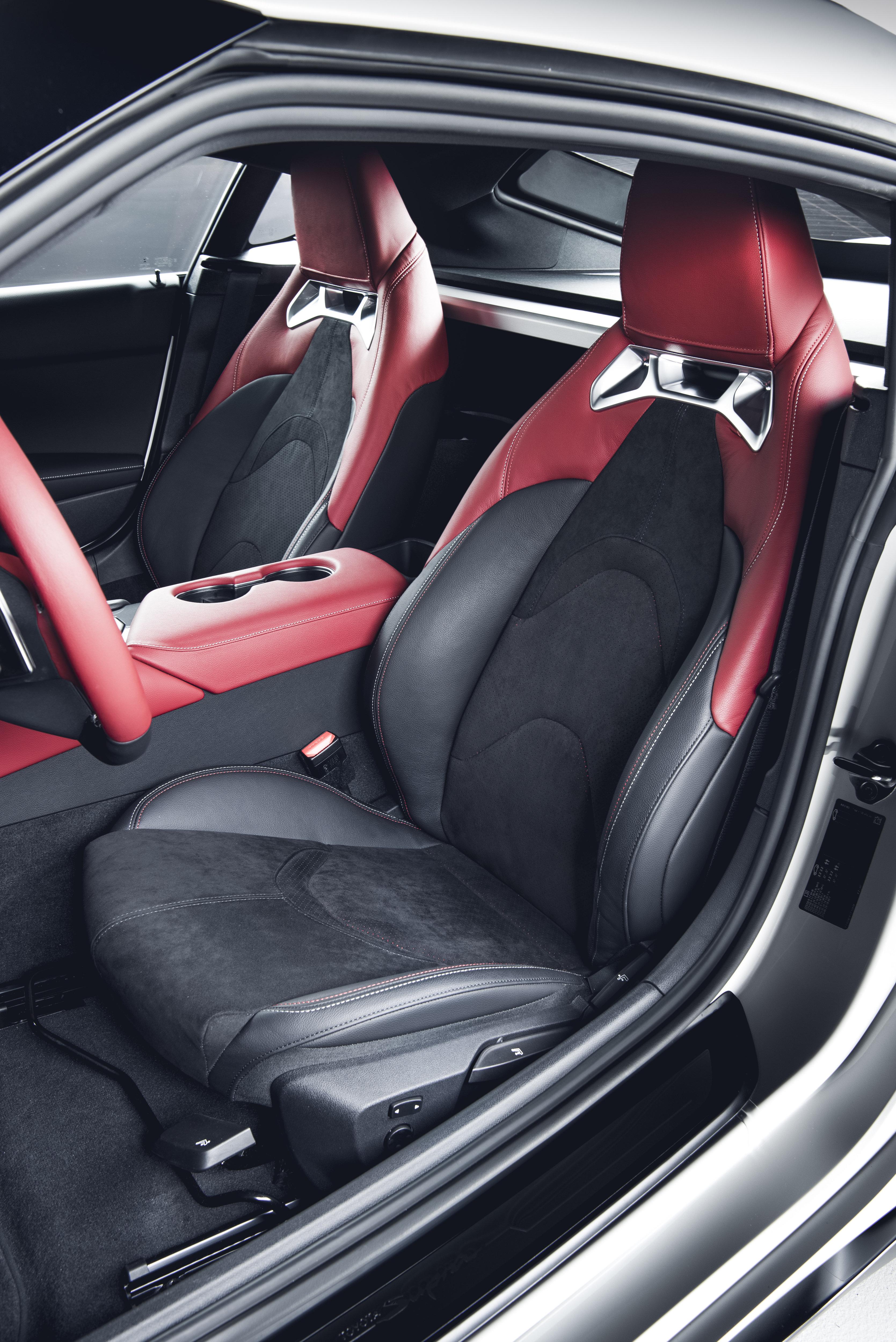 Download 2020 Toyota GR Supra 2.0 Fuji Speedway Edition - Interior, Front Seats HD Phone Wallpaper 3338x5000 #33