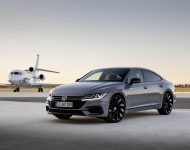 2020 Volkswagen Arteon 4Motion R-Line Edition - Front Three-Quarter Wallpaper 190x150