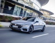 2020 Volkswagen Arteon 4Motion R-Line Edition - Front Three-Quarter Wallpaper 190x150