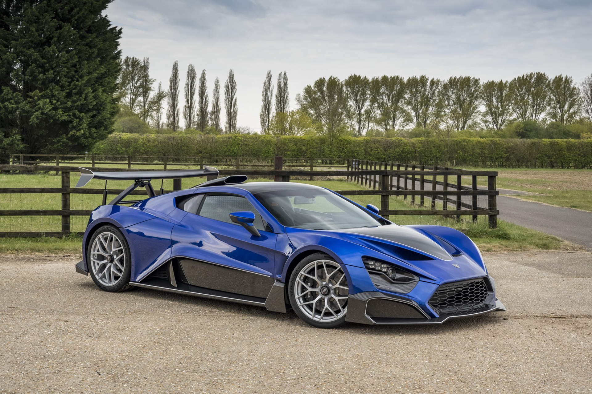 Download 2020 Zenvo TSR-S - Front Three-Quarter HD Wallpaper 1920x1280 #46