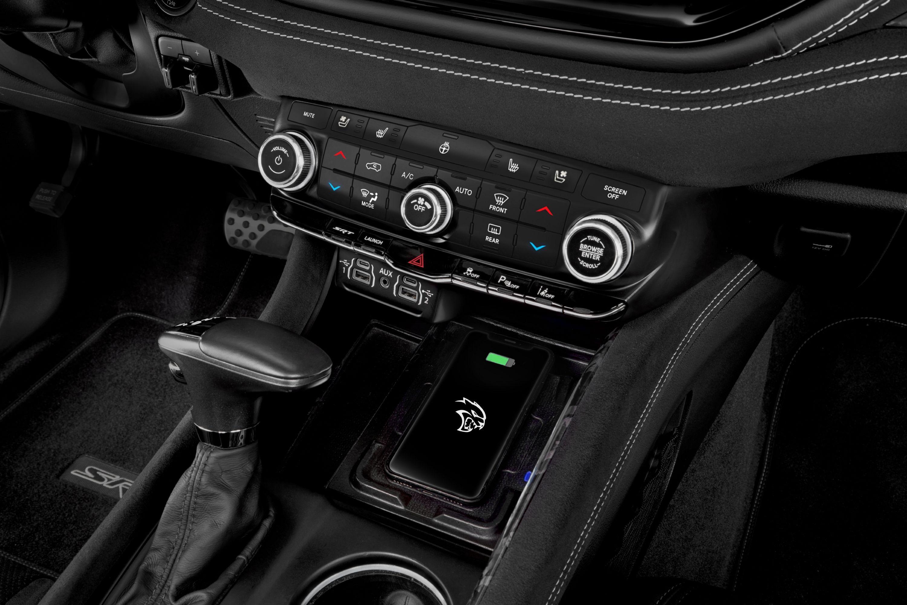 Download 2021 Dodge Durango SRT Hellcat - Central Console HD Wallpaper 3000x2000 #67