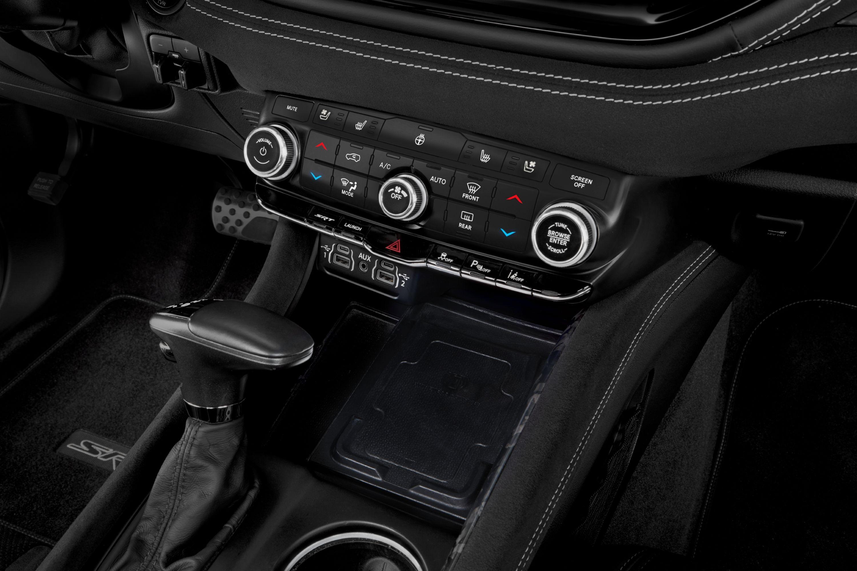 Download 2021 Dodge Durango SRT Hellcat - Central Console HD Wallpaper 3000x2000 #66