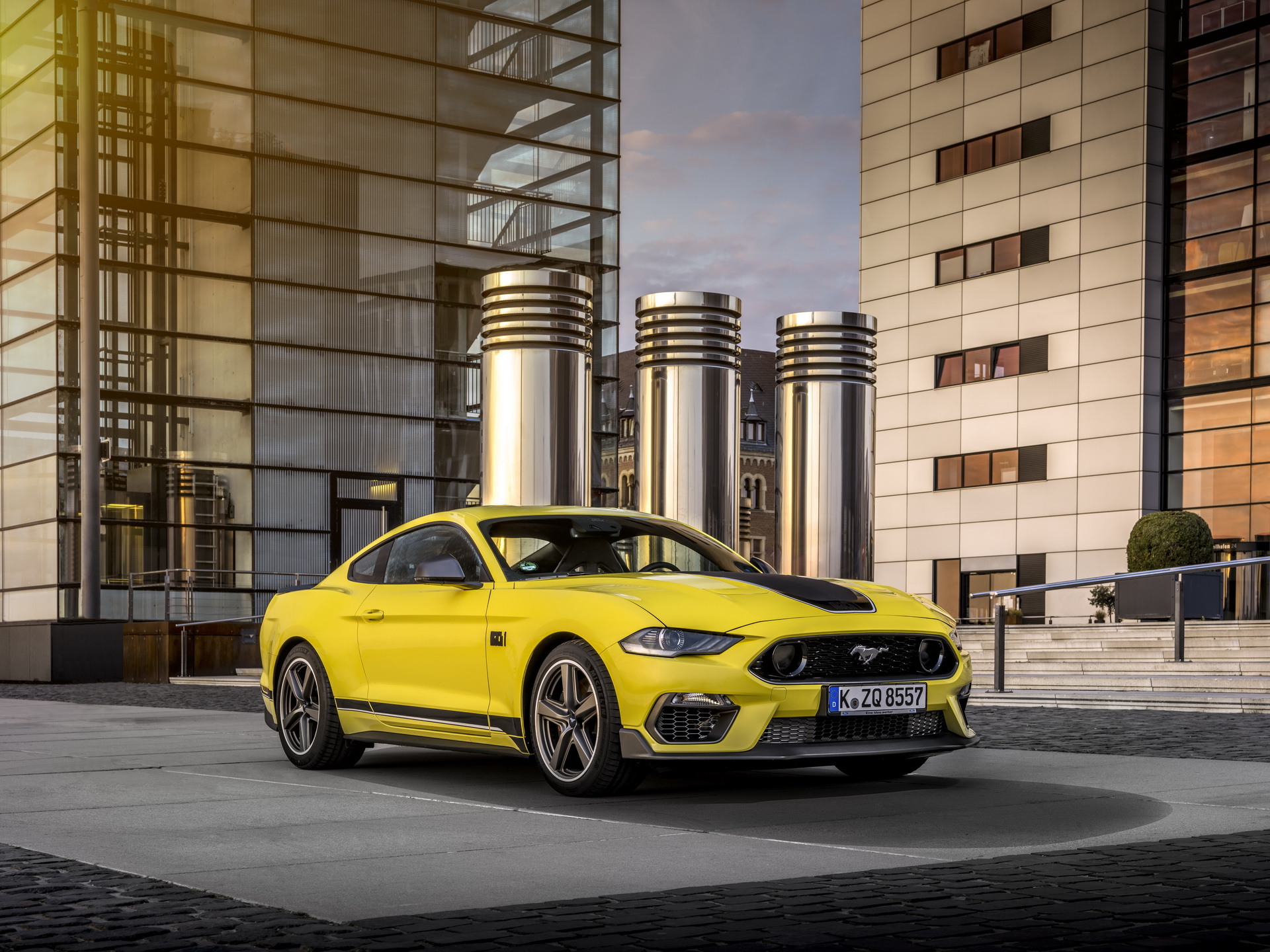 Download 2021 Ford Mustang Mach 1 - Front Three-Quarter HD Wallpaper 1920x1440 #31