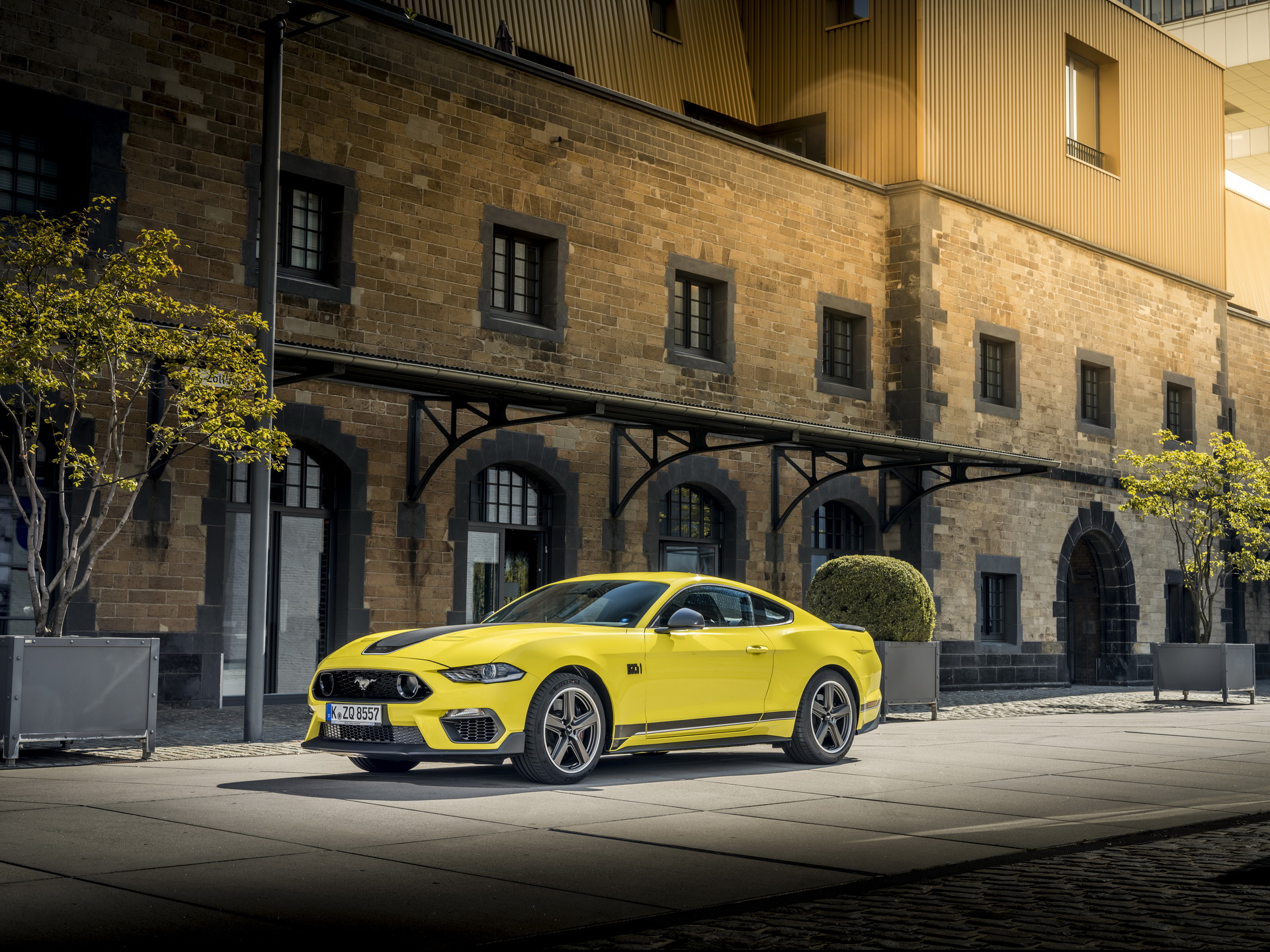 Download 2021 Ford Mustang Mach 1 - Front Three-Quarter HD Wallpaper 1920x1440 #33