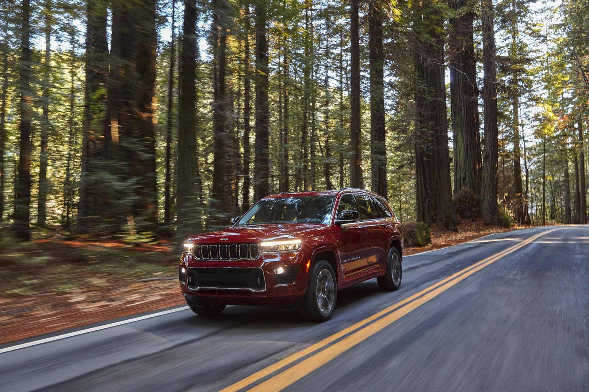 Download 2021 Jeep Grand Cherokee L Overland - Front Three-Quarter HD Wallpaper 1921x1281 #7