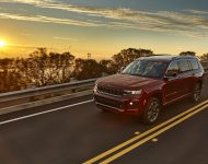 2021 Jeep Grand Cherokee L Overland - Front Three-Quarter Wallpaper 190x150