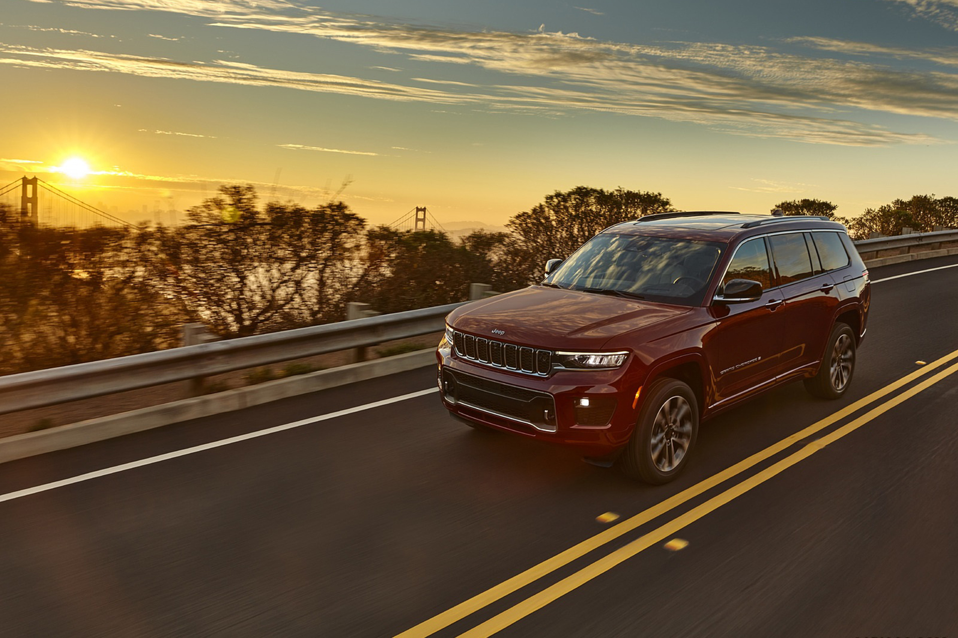 Download 2021 Jeep Grand Cherokee L Overland - Front Three-Quarter HD Wallpaper 1921x1281 #3