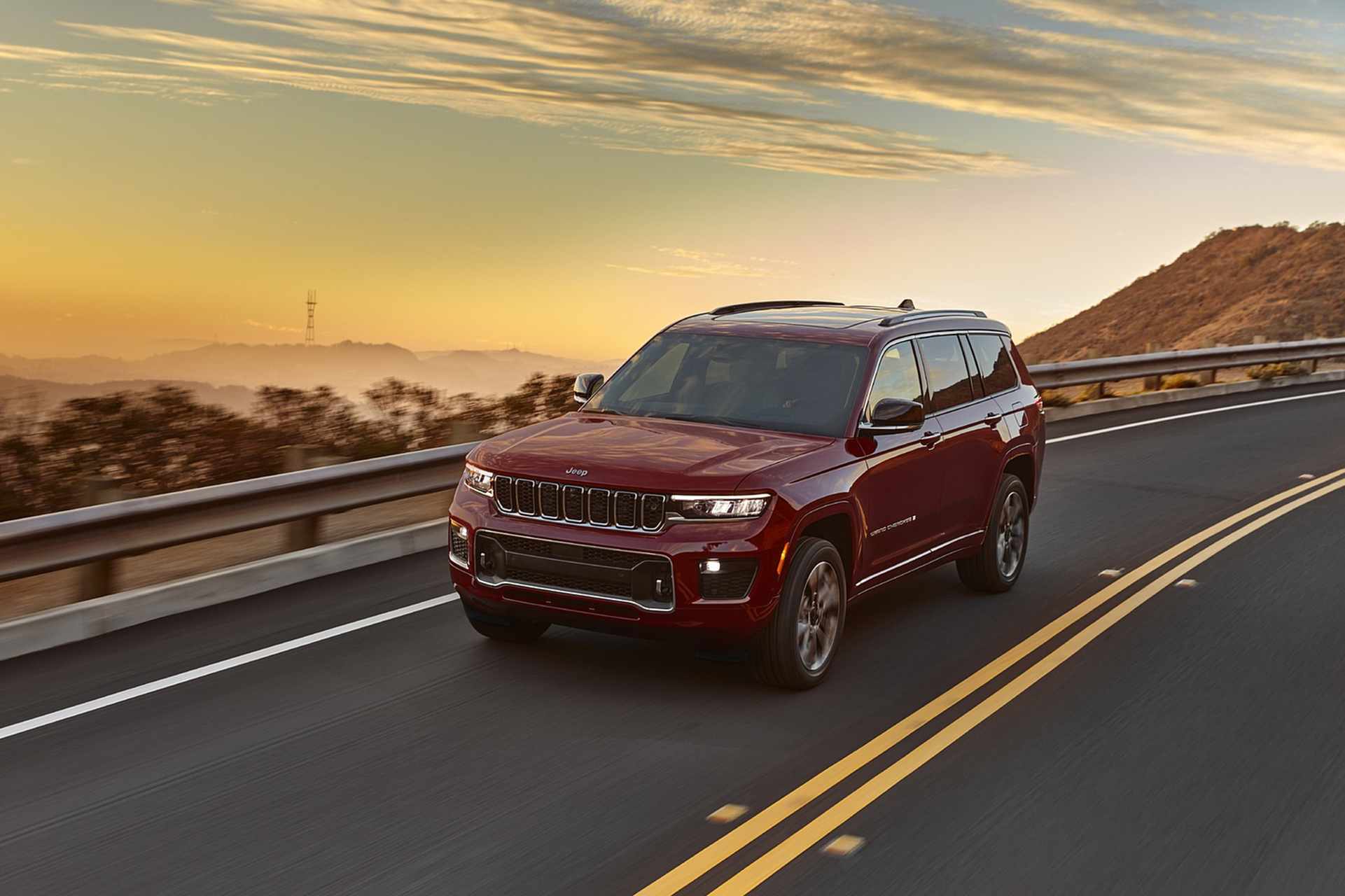 Download 2021 Jeep Grand Cherokee L Overland - Front Three-Quarter HD Wallpaper 1921x1280 #4