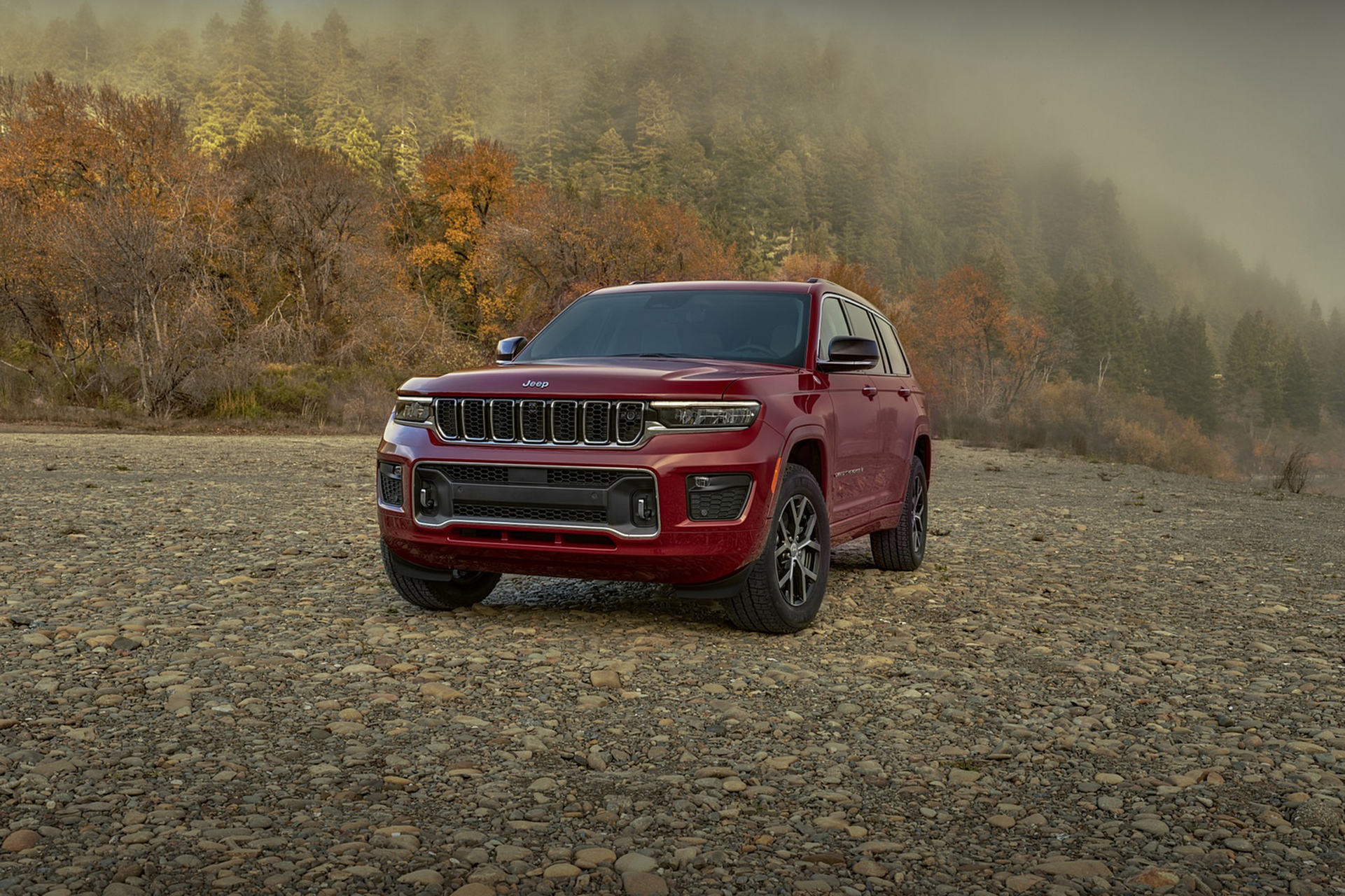 Download 2021 Jeep Grand Cherokee L Overland - Front Three-Quarter HD Wallpaper 1921x1280 #12