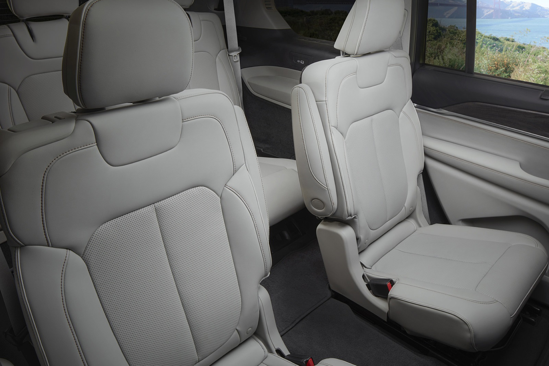 Download 2021 Jeep Grand Cherokee L Overland - Interior, Rear Seats HD Wallpaper 1921x1280 #45