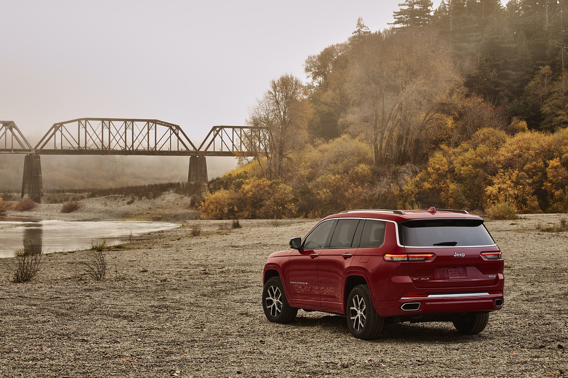 Download 2021 Jeep Grand Cherokee L Overland - Rear Three-Quarter HD Wallpaper 1921x1281 #14