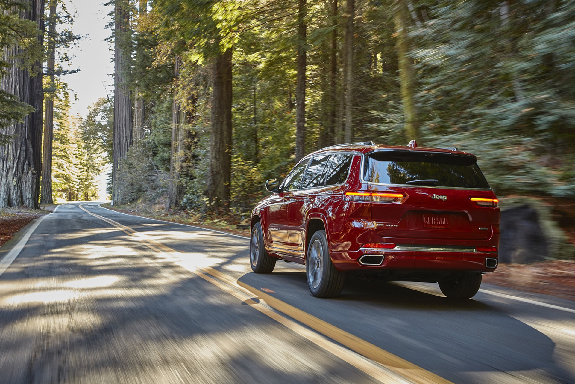 Download 2021 Jeep Grand Cherokee L Overland - Rear Three-Quarter HD Wallpaper 1921x1281 #2