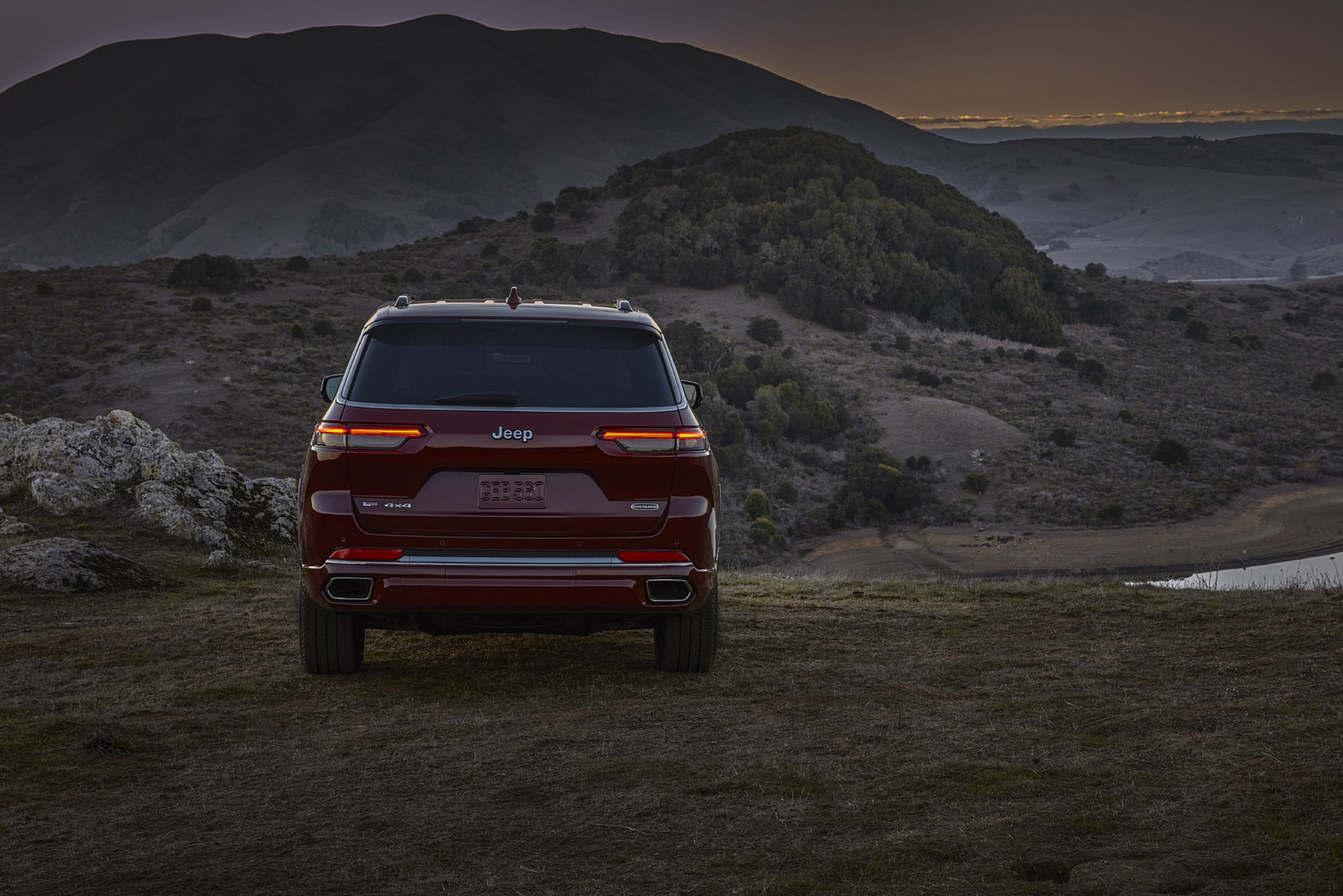Download 2021 Jeep Grand Cherokee L Overland - Rear HD Wallpaper 1921x1281 #18