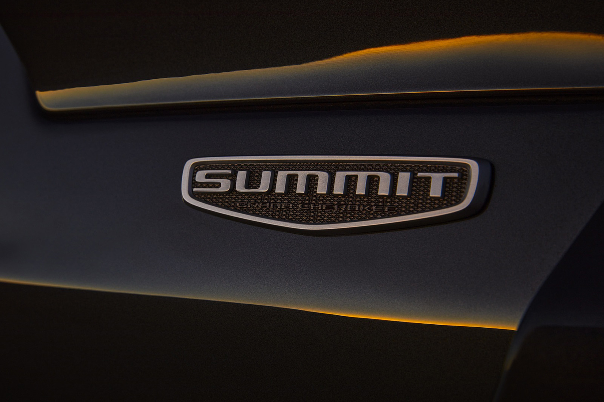 Download 2021 Jeep Grand Cherokee L Summit Reserve - Badge HD Wallpaper 1921x1280 #62