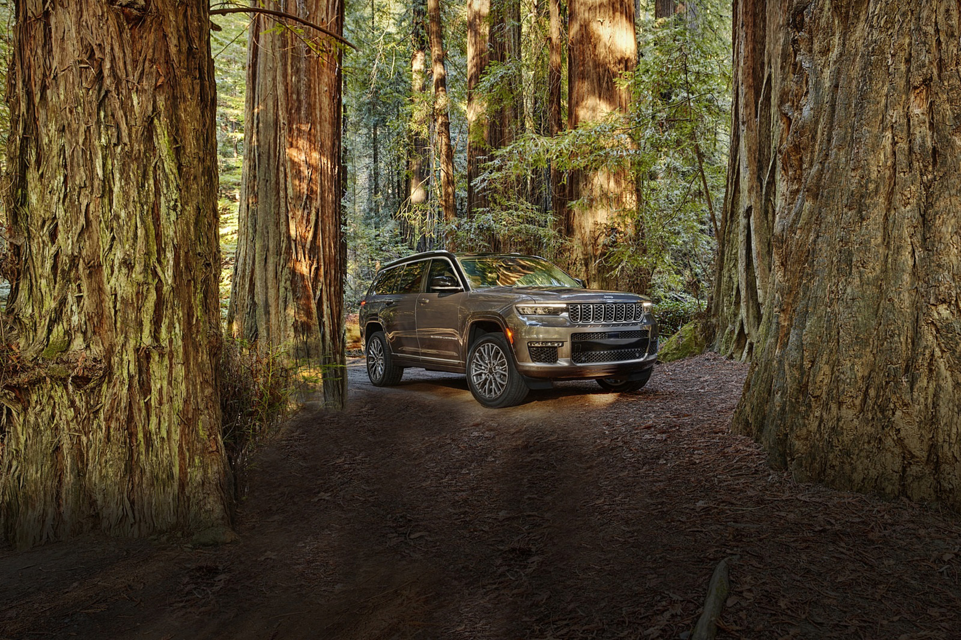 Download 2021 Jeep Grand Cherokee L Summit Reserve - Front Three-Quarter HD Wallpaper 1921x1280 #18