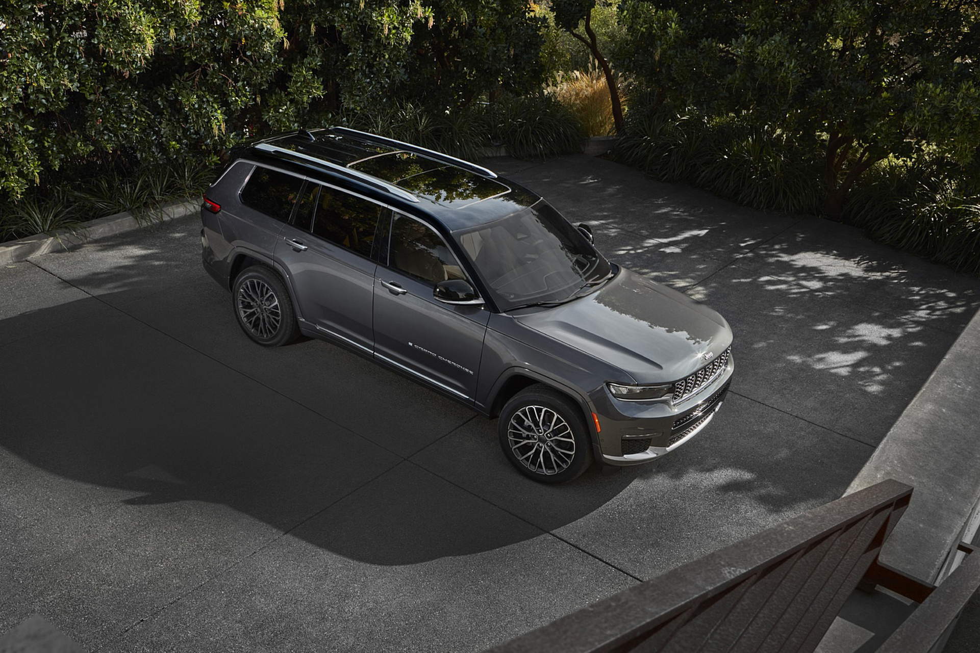 Download 2021 Jeep Grand Cherokee L Summit Reserve - Front Three-Quarter HD Wallpaper 1921x1281 #48