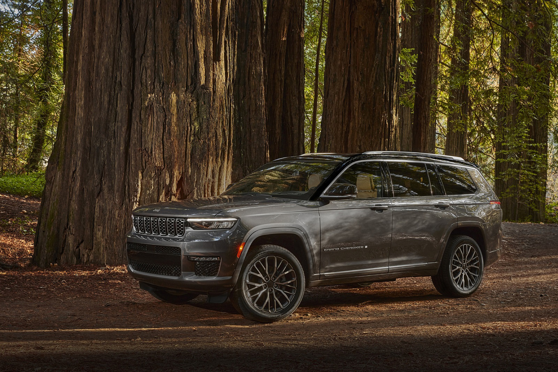 Download 2021 Jeep Grand Cherokee L Summit Reserve - Front Three-Quarter HD Wallpaper 1921x1281 #19