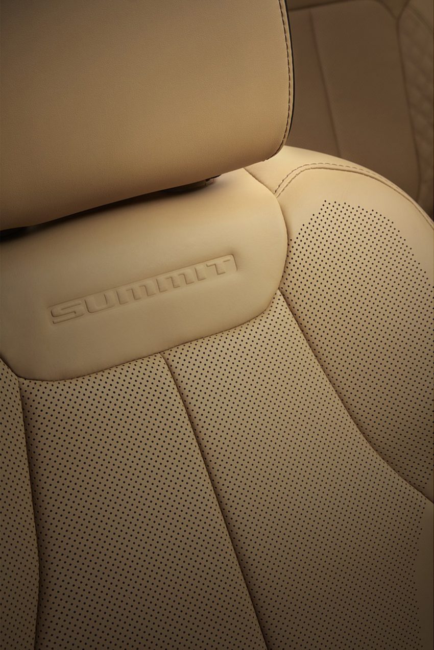 2021 Jeep Grand Cherokee L Summit Reserve - Interior, Front Seats Phone Wallpaper 850x1274 #89