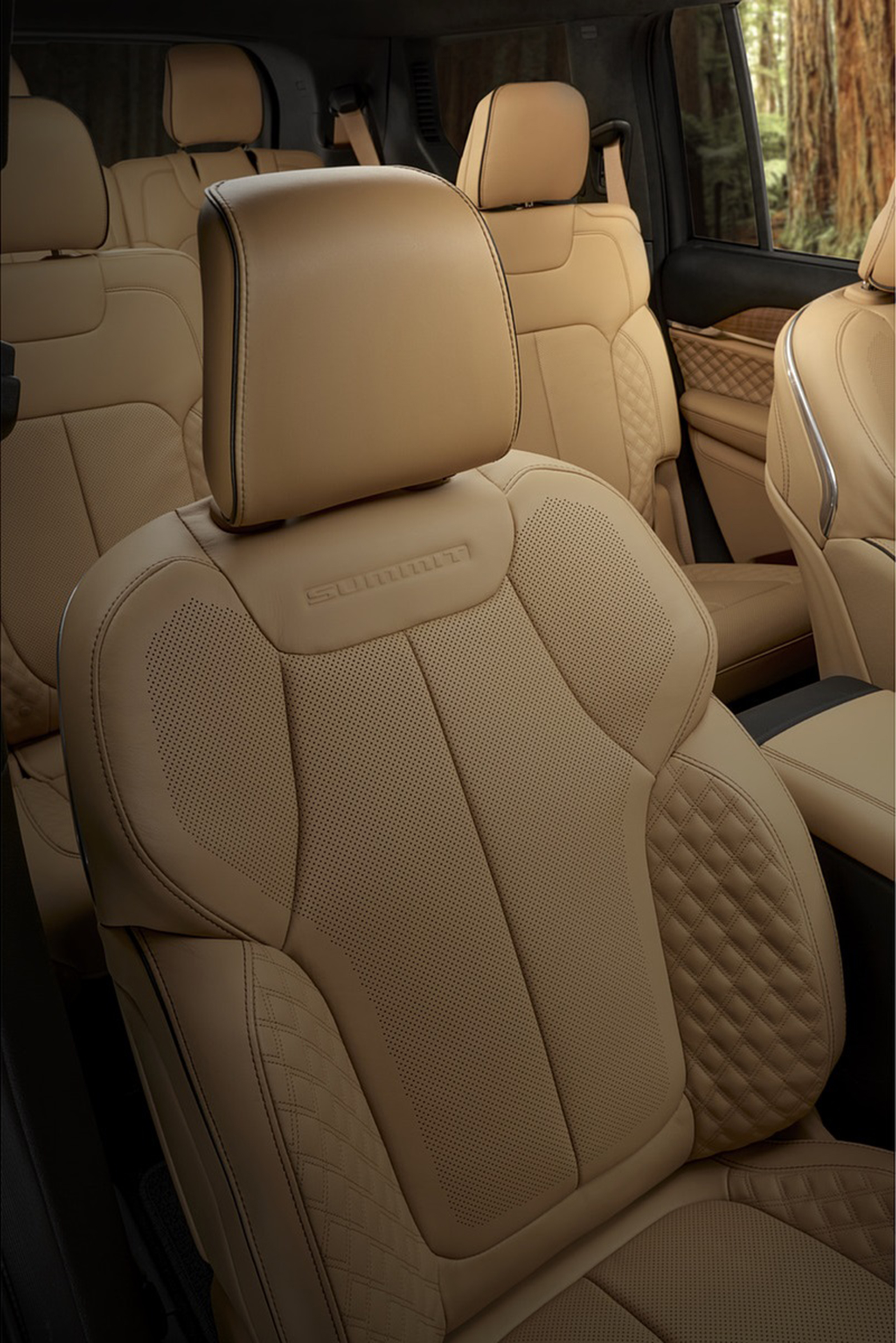 Download 2021 Jeep Grand Cherokee L Summit Reserve - Interior, Seats HD Phone Wallpaper 1921x2878 #91