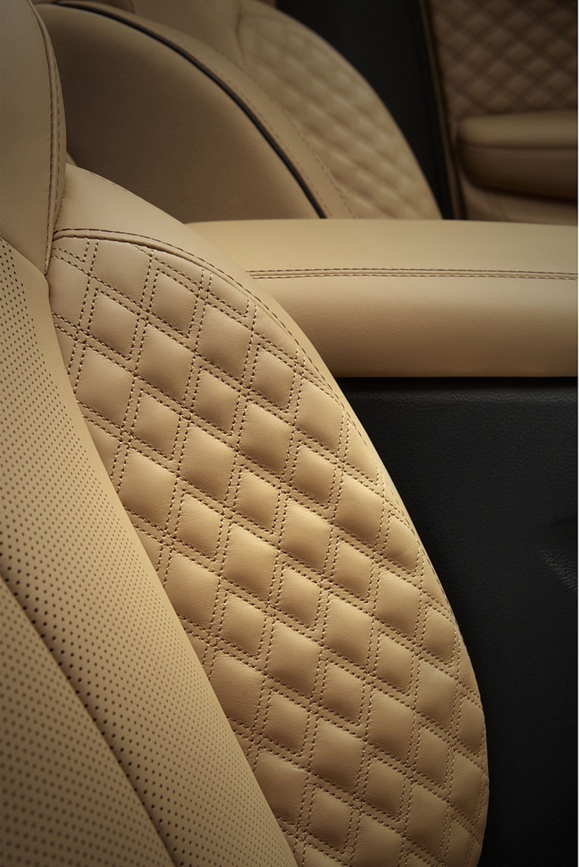 Download 2021 Jeep Grand Cherokee L Summit Reserve - Interior, Seats HD Phone Wallpaper 1921x2878 #92