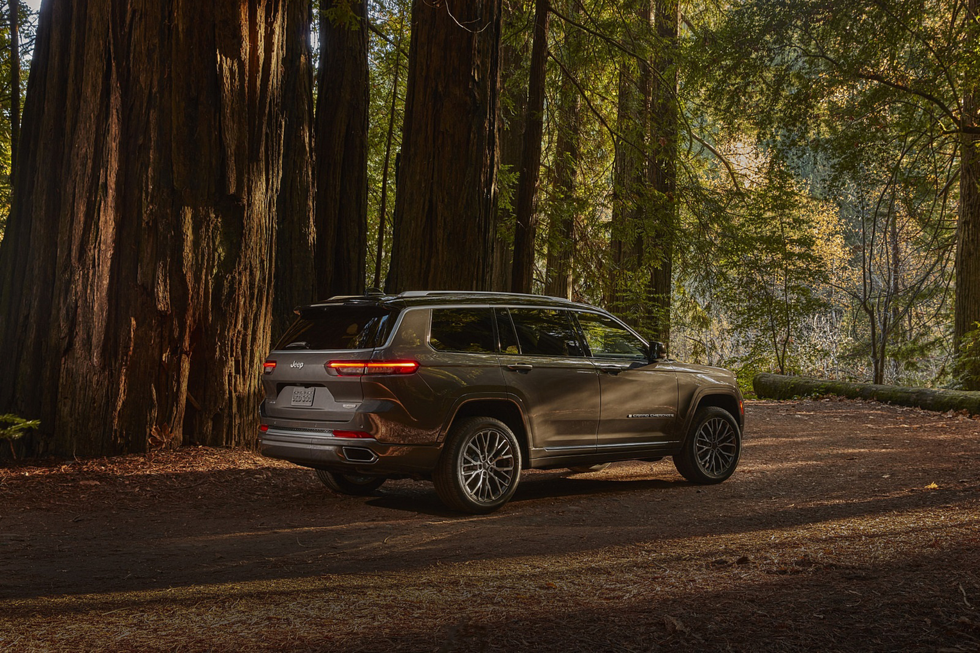 Download 2021 Jeep Grand Cherokee L Summit Reserve - Rear Three-Quarter HD Wallpaper 1921x1281 #24