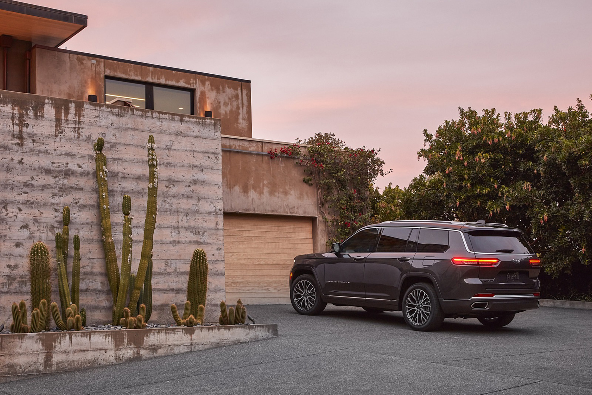 Download 2021 Jeep Grand Cherokee L Summit Reserve - Rear Three-Quarter HD Wallpaper 1921x1281 #55