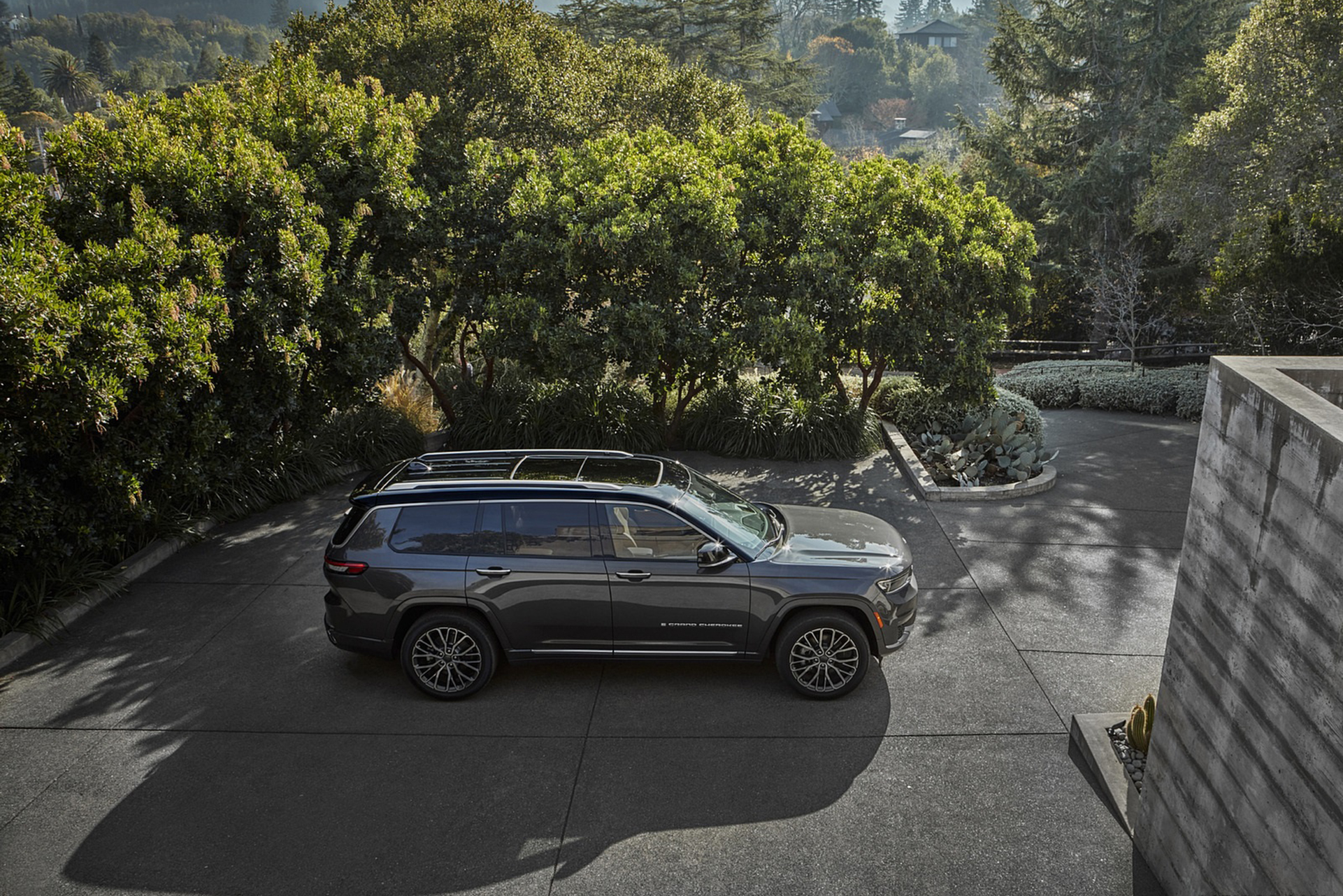 Download 2021 Jeep Grand Cherokee L Summit Reserve - Side HD Wallpaper 1921x1281 #56