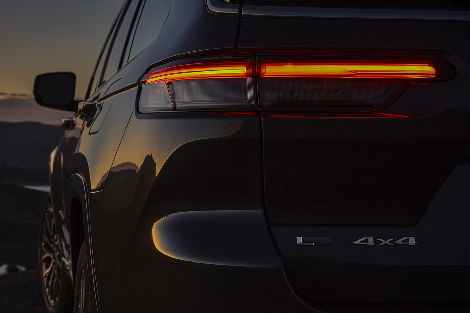 Download 2021 Jeep Grand Cherokee L Summit Reserve - Tail Light HD Wallpaper 1921x1280 #68