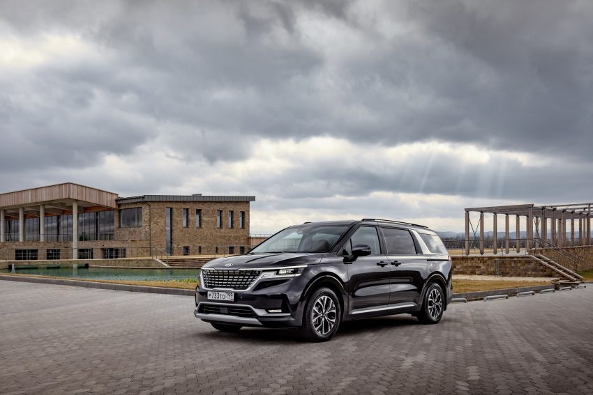 2021 Kia Carnival [CIS-spec] - Front Three-Quarter Wallpaper 850x567 #3