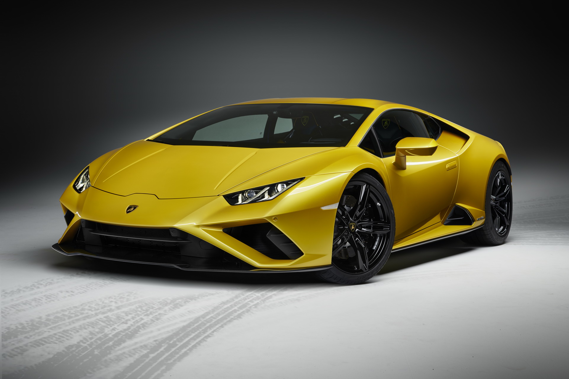 Download 2021 Lamborghini Huracán EVO RWD - Front Three-Quarter HD Wallpaper 1922x1281 #19