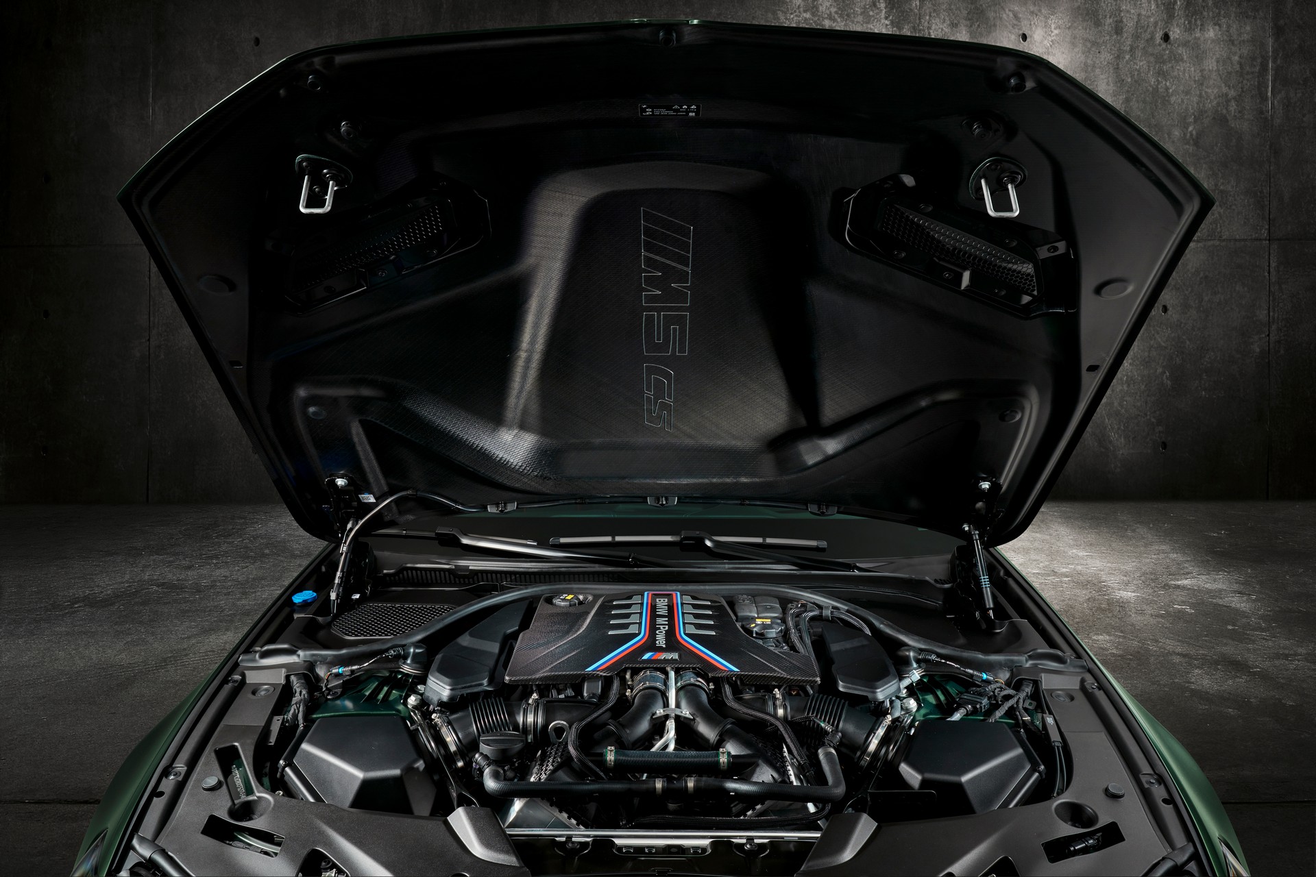 Download 2022 BMW M5 CS - Engine HD Wallpaper 1920x1280 #116