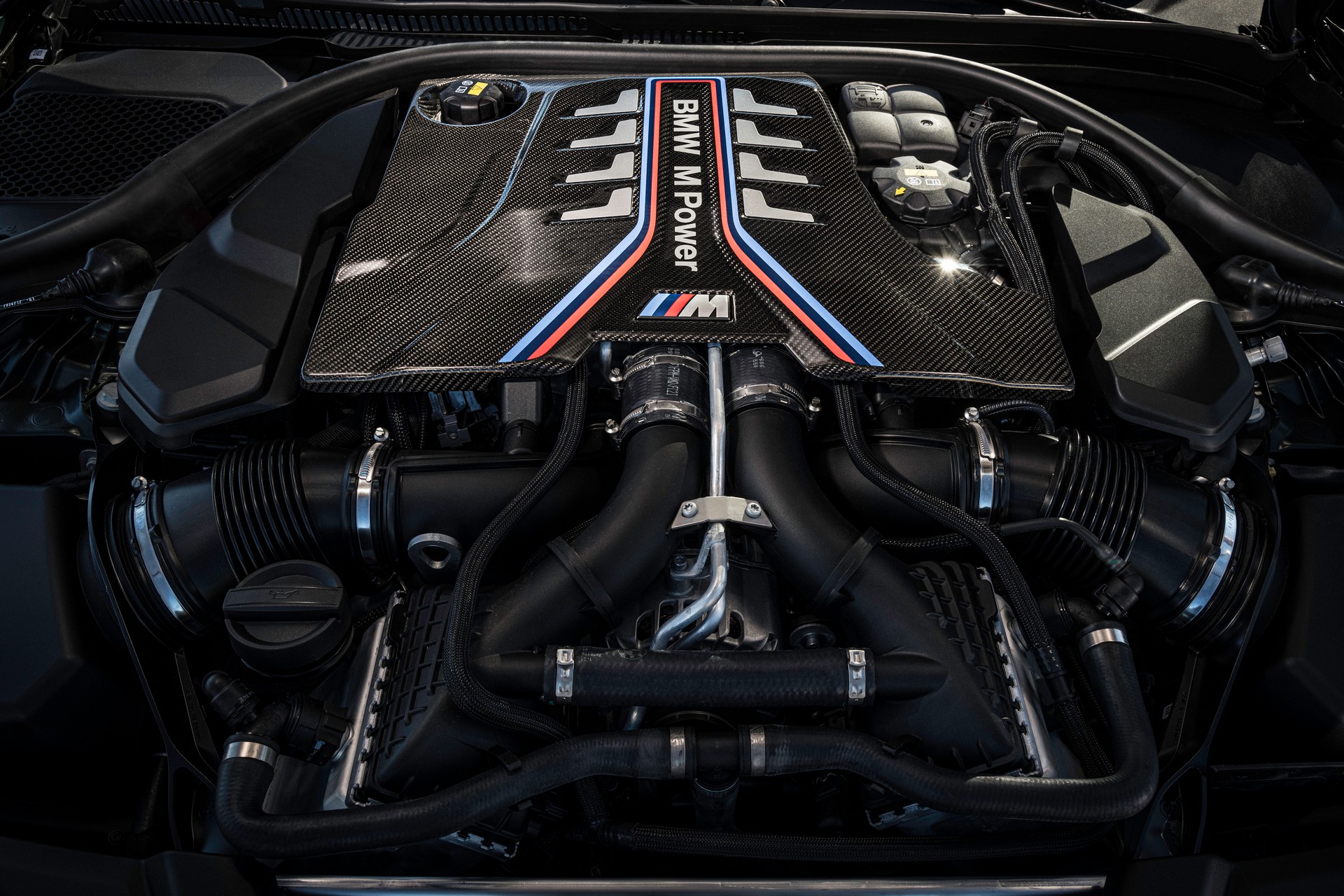 Download 2022 BMW M5 CS - Engine HD Wallpaper 1920x1280 #78