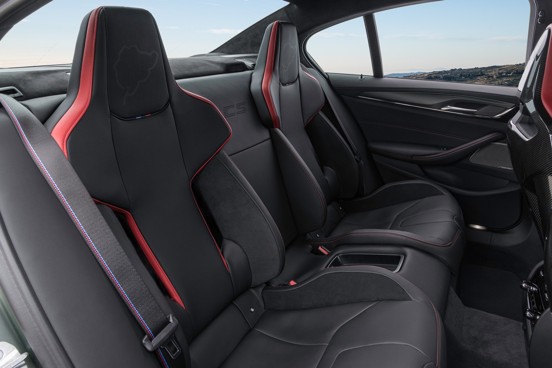 Download 2022 BMW M5 CS - Interior, Rear Seats HD Wallpaper 1920x1280 #86