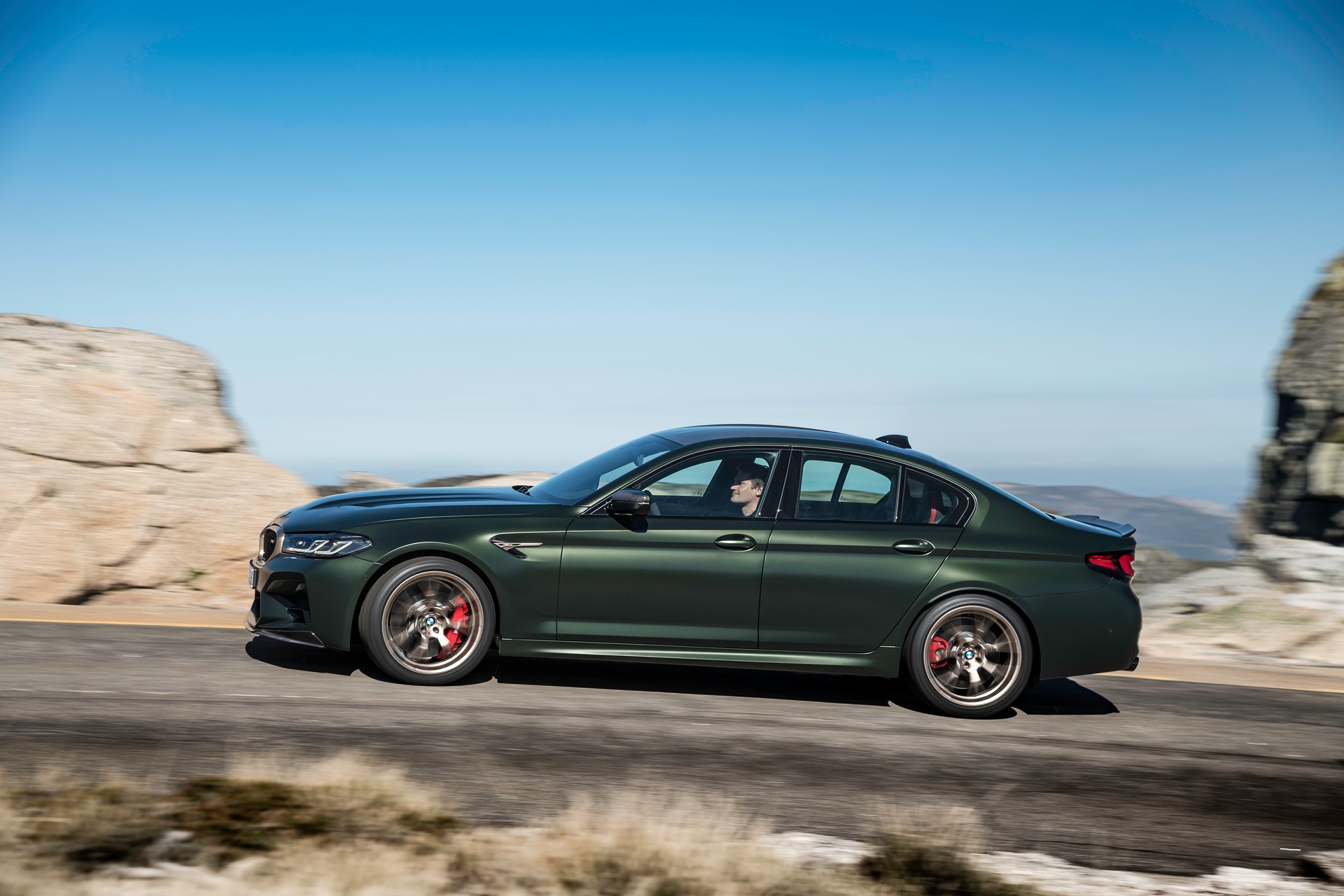 Download 2022 BMW M5 CS - Side HD Wallpaper 1920x1280 #31