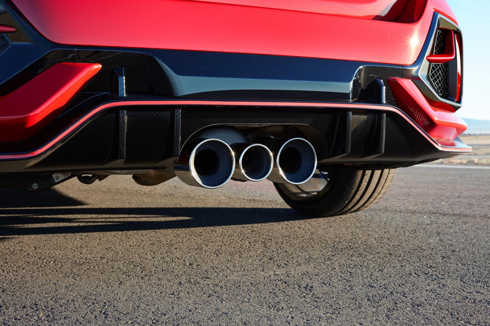 Download 2020 Honda Civic Type R - Exhaust HD Wallpaper 2000x1333 #77
