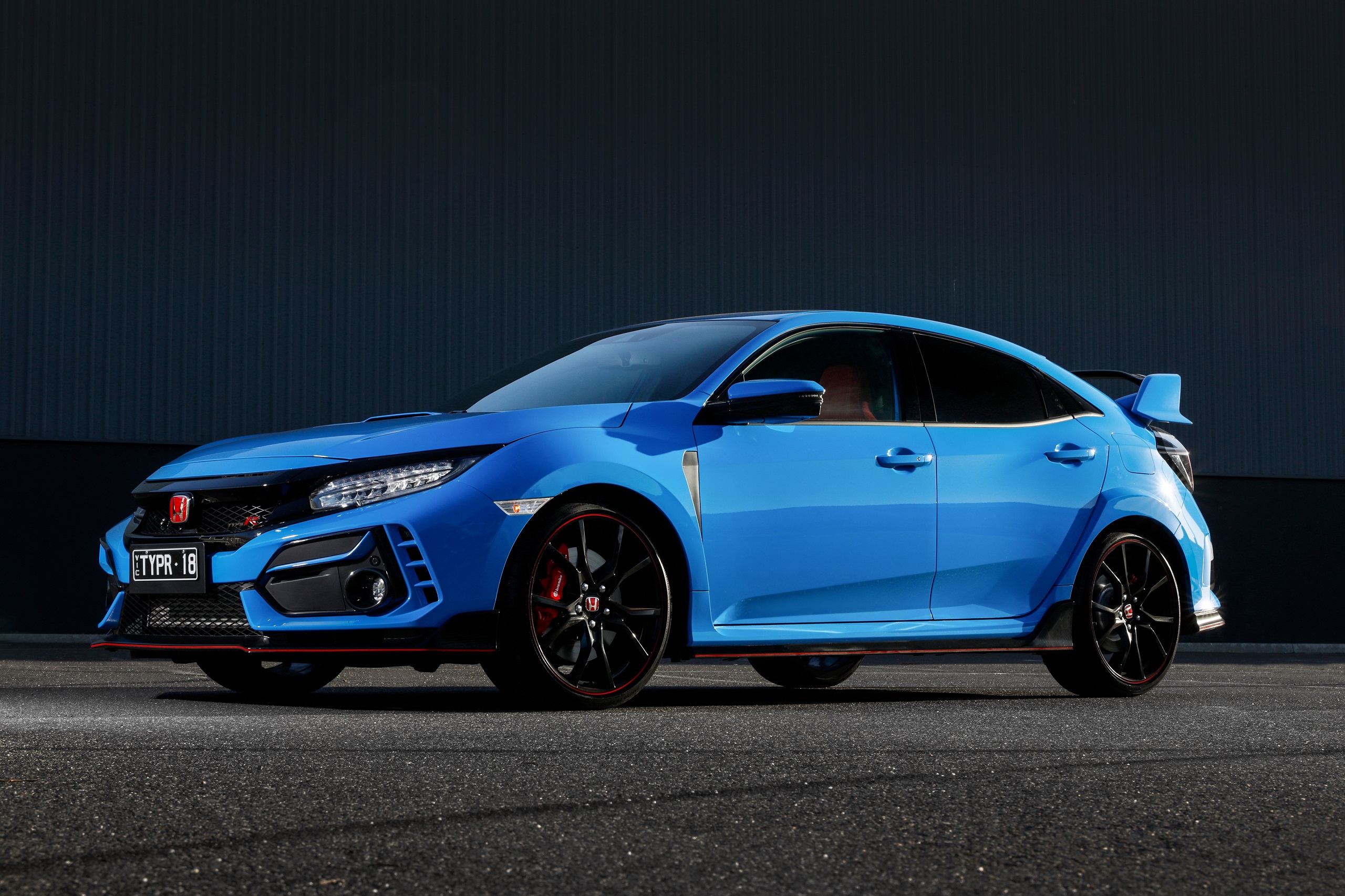 Download 2020 Honda Civic Type R - Front Three-Quarter HD Wallpaper 2560x1706 #29