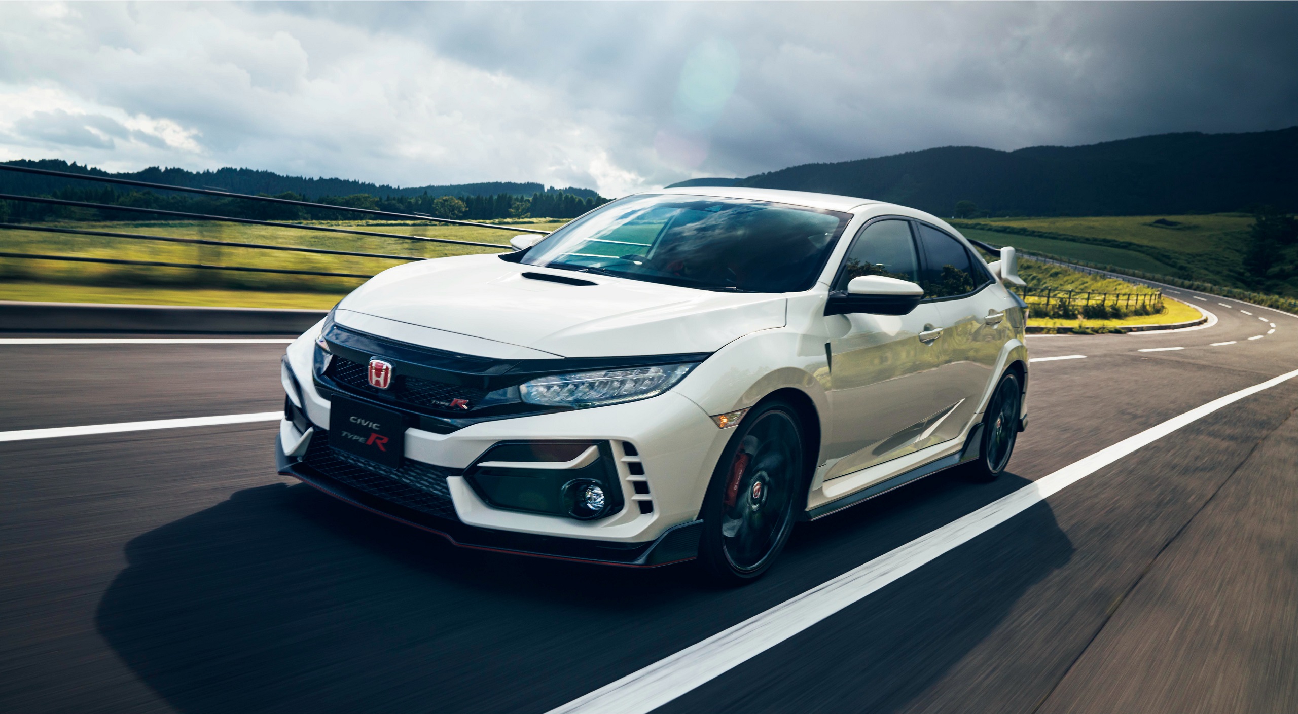 Download 2020 Honda Civic Type R - Front Three-Quarter HD Wallpaper 2560x1409 #51