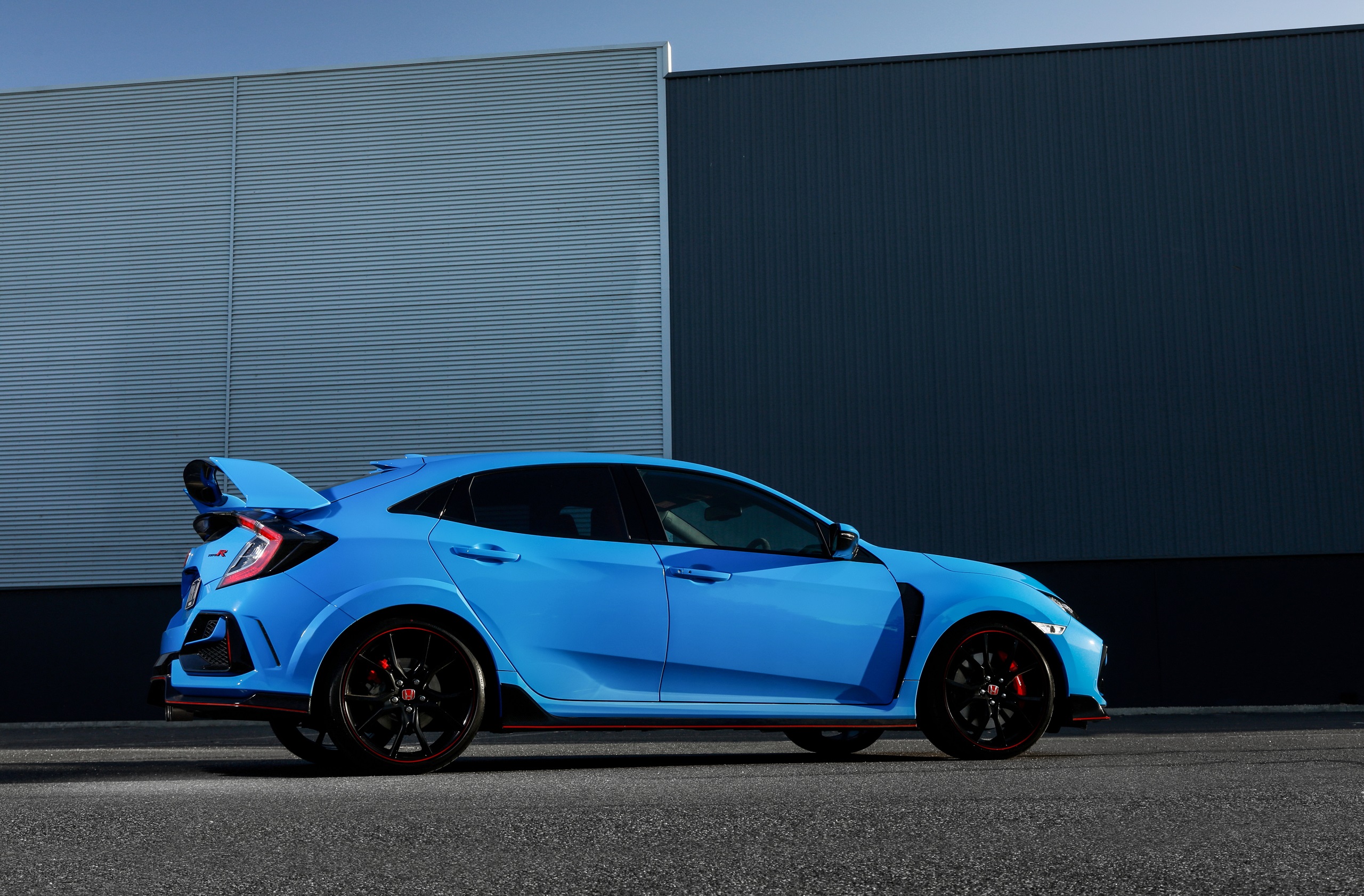 Download 2020 Honda Civic Type R - Side HD Wallpaper 2560x1682 #33